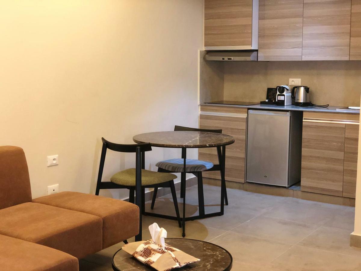 Roots Hotel Apartments אבידג'אן מראה חיצוני תמונה