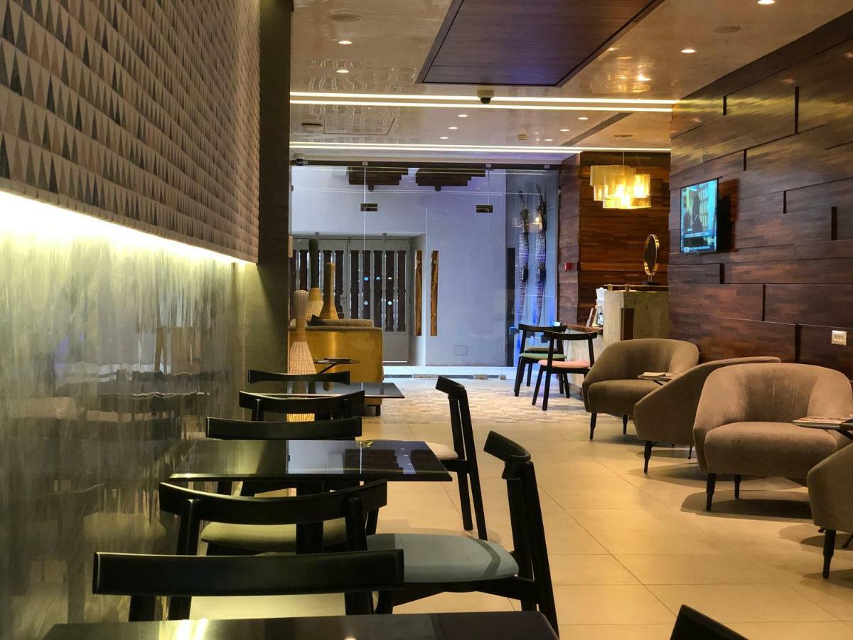 Roots Hotel Apartments אבידג'אן מראה חיצוני תמונה